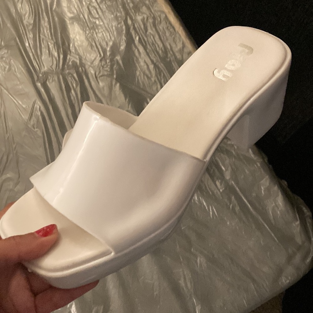 Heels - Picture 3 of 4